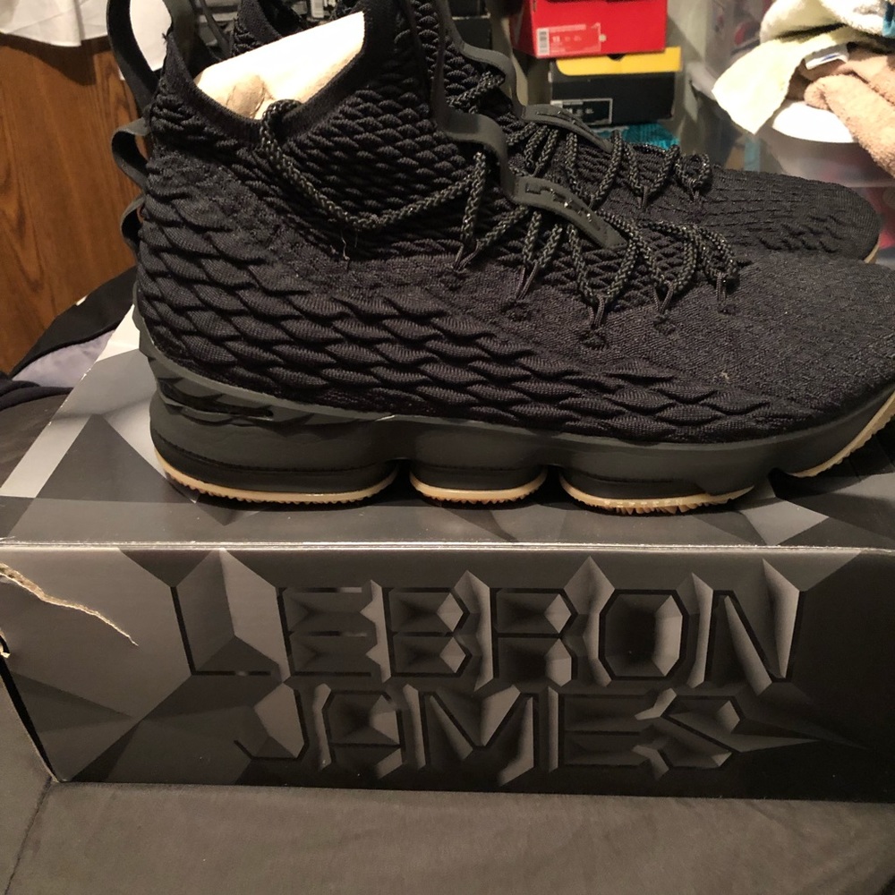Nike LeBron 15